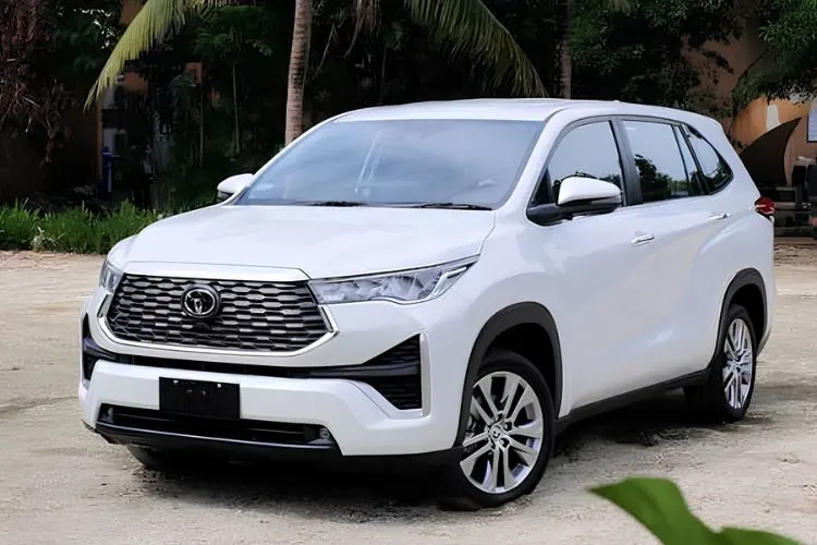 Toyota Innova car rental Jaipur
