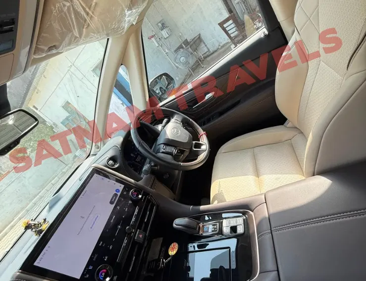 Chauffeur driven Toyota Vellfire Car Jaipur for airport transfer