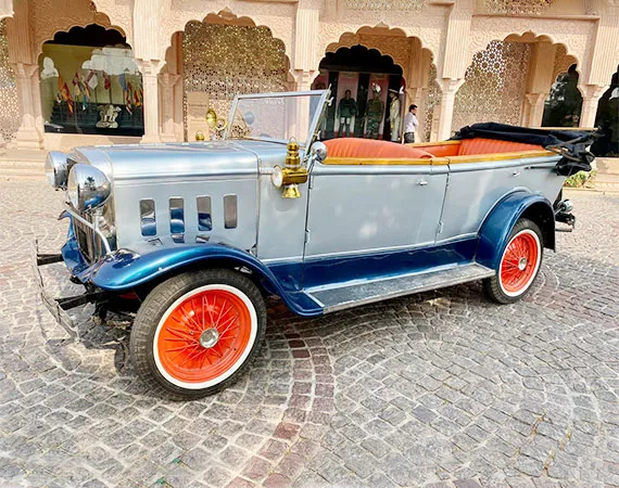 vintage-car-in-jaipur